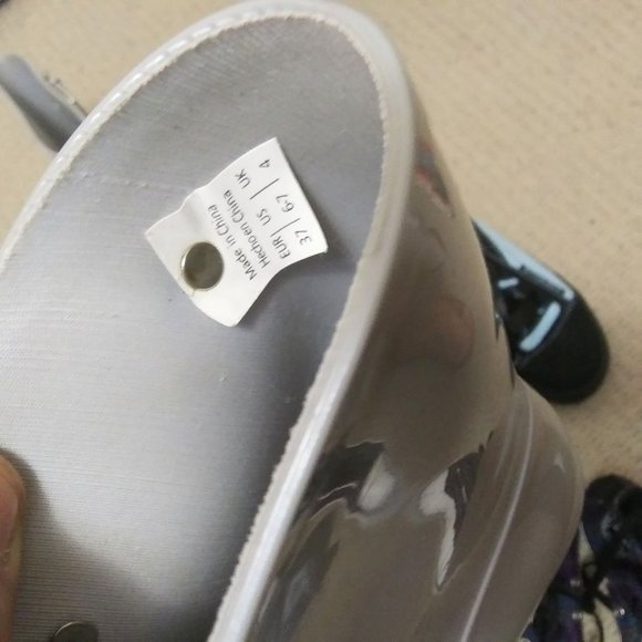 CLEARANCE SALE ; 5 shoes for 75 - Picture 6 of 7